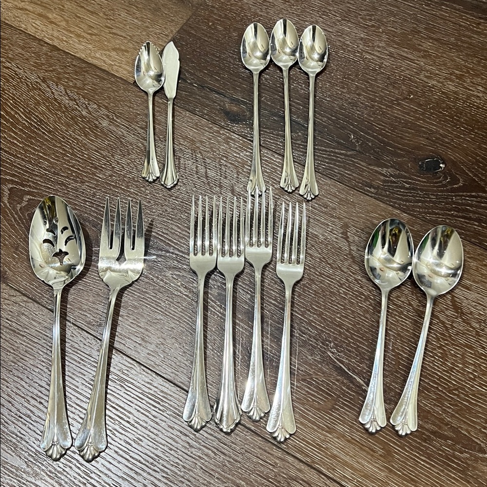 Oneida community Elegant Silver flatware 13 piesces - Picture 4 of 4